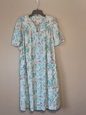 Vintage Floral Short-Sleeve Cotton Nightgown - Light, Floral,Granny Chic